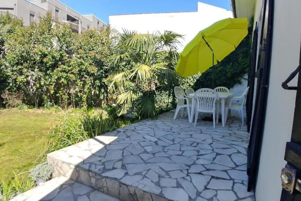 Comme A La Maison Cenon Exteriör bild