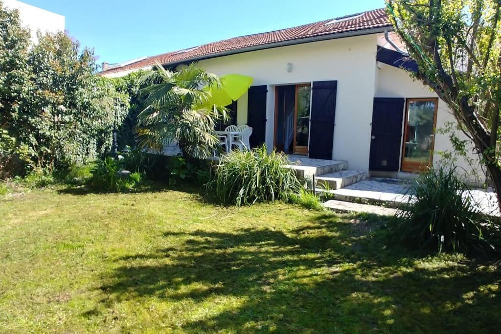 Comme A La Maison Cenon Exteriör bild