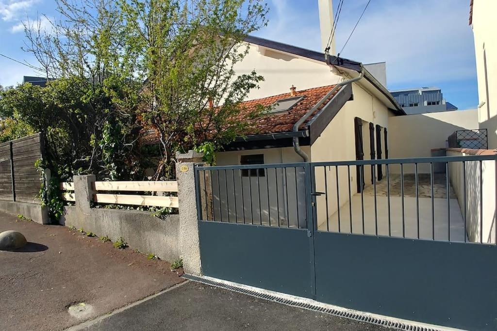 Comme A La Maison Cenon Exteriör bild